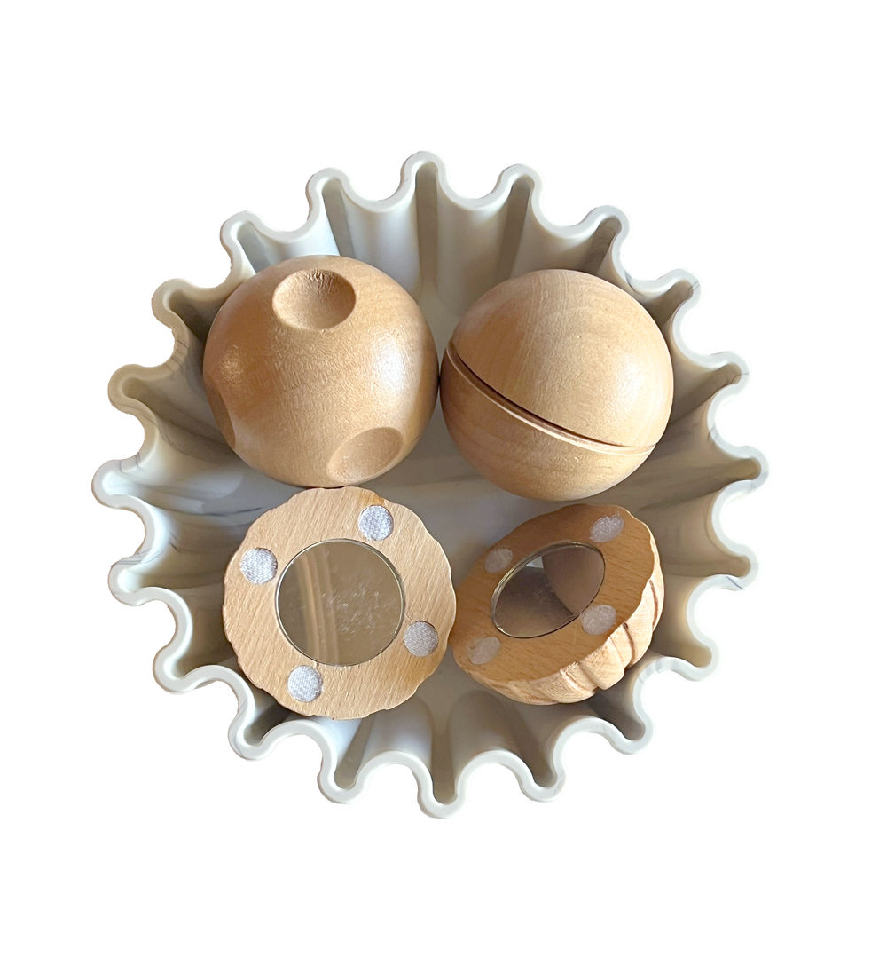 SCALLOPED RATTLE BOWL + WOODEN SENSORY BALLS SET